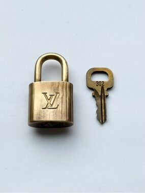 Louis Vuitton Padlock with Key #302